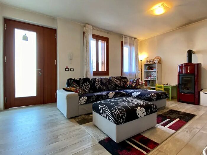 Casa con 5 locali in vendita in Via Santa Maria, Arcugnano