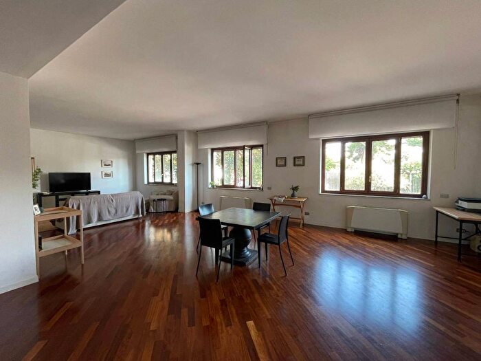 Appartamento con 5 locali in affitto in Via Piersanti Mattarella, Libertà Villabianca, Palermo