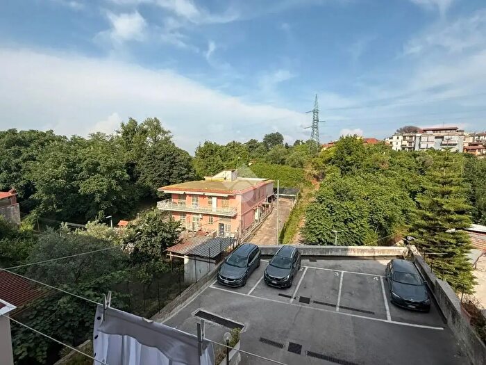 Appartamento trilocale in vendita in Via Nuova Toscanella, Napoli