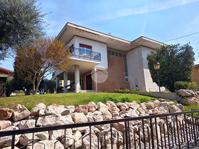 Casa con 5 locali in vendita in Via Paiari, Lazise