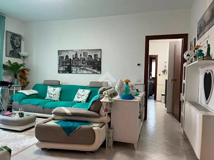 Appartamento trilocale in vendita in Via per Carpiano, Melegnano
