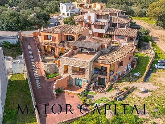 Appartamento trilocale in vendita in Arzachena