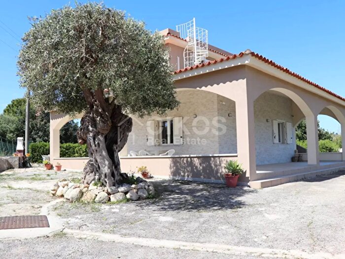 Casa con 8 locali in vendita in Contrada Falconara, Noto