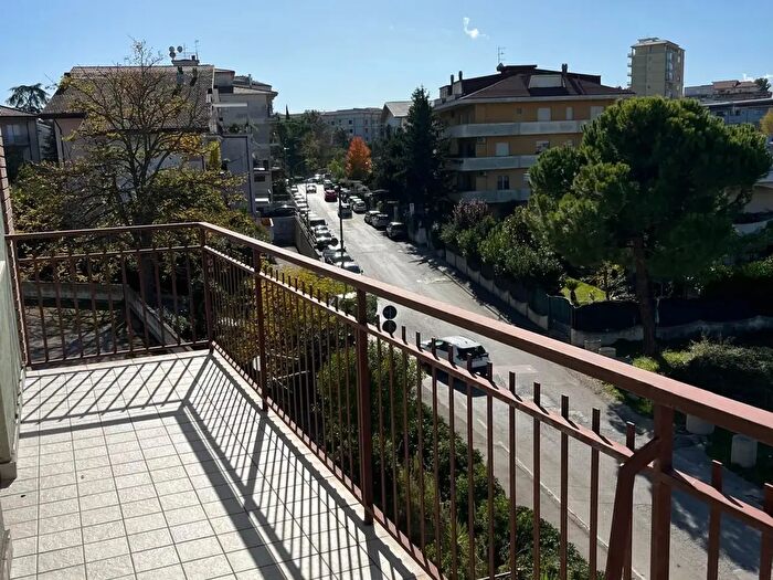 Appartamento con 6 locali in affitto in Via Bologna, Lanciano