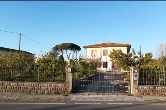 Casa con 6 locali in vendita in Località Fabbri, Altopascio