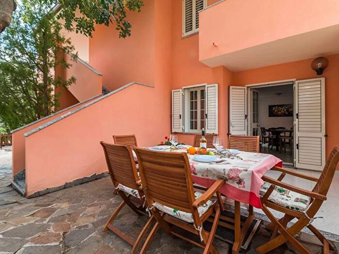 Casa con 6 locali in affitto in Dorgali