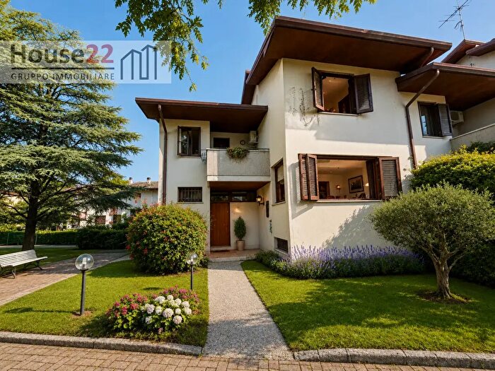 Casa con 5 locali in vendita in Via Chiesa, Monticello Conte Otto