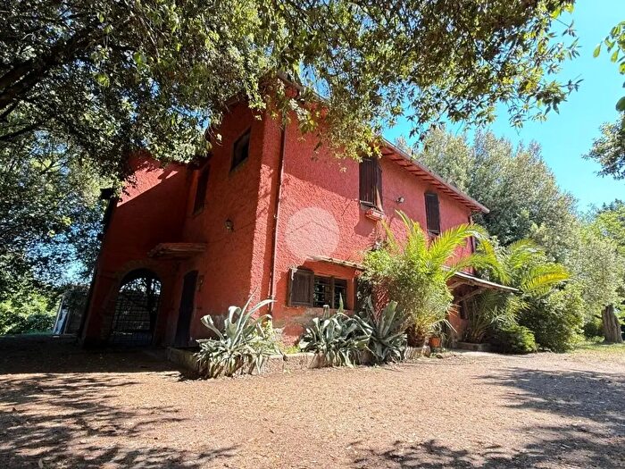 Casa con 7 locali in vendita in Str Teverina, Viterbo