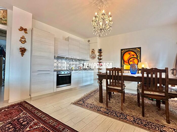 Appartamento trilocale in vendita in Desenzano Del Garda