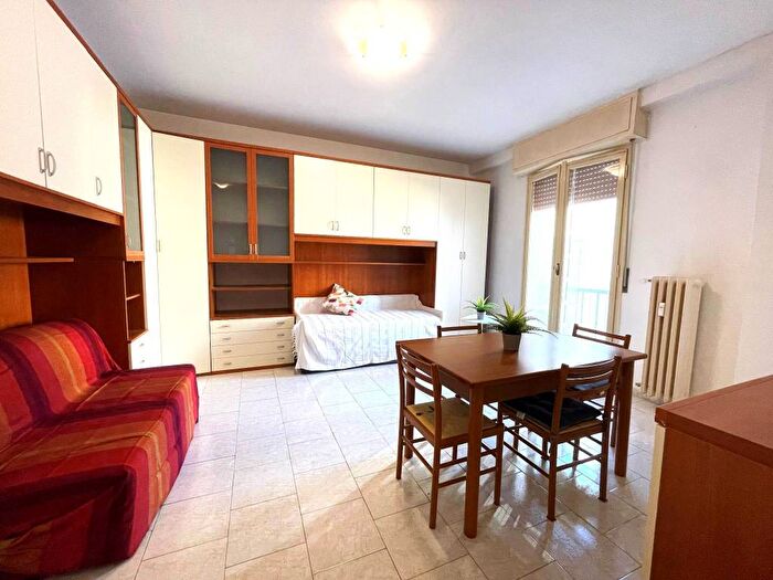 Appartamento monolocale in affitto in Viale Col di Lana, Corso San Gottardo, Milano