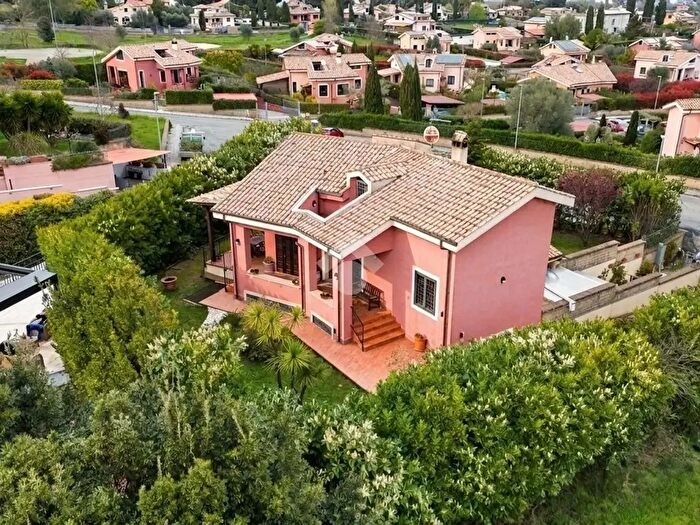 Casa con 9 locali in vendita in Via Maurizio Formisano, Bracciano