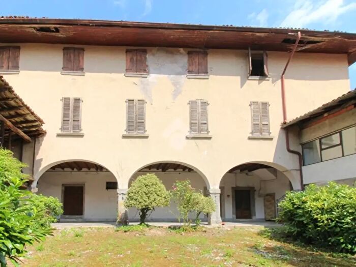 Casa con 13 locali in vendita in Via G Marconi, Barghe