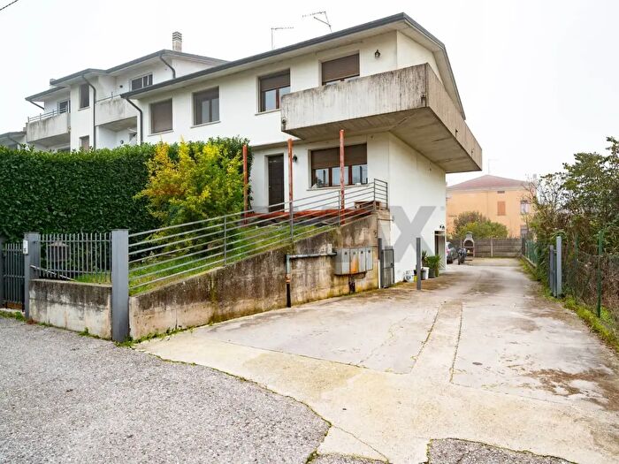 Casa con 5 locali in vendita in Via XXIV Aprile, Sustinente