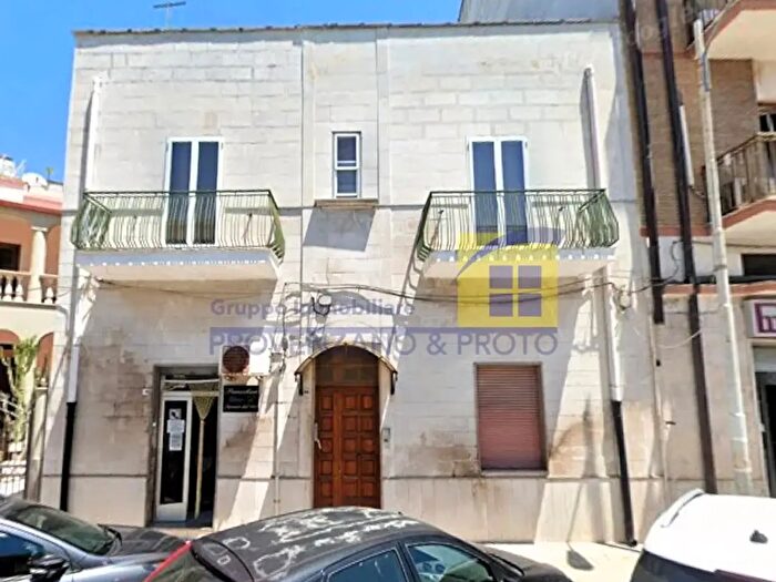 Casa con 6 locali in vendita in Via Imperatore Augusto, Brindisi