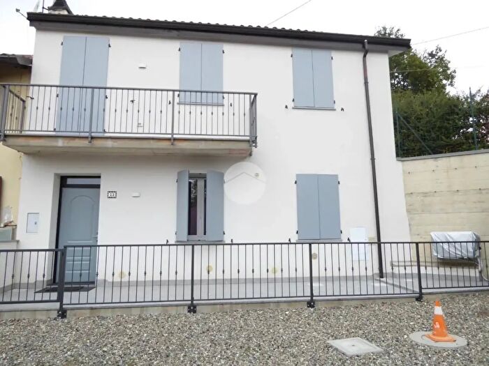 Casa bilocale in vendita in Frazione Cassinello, Stradella