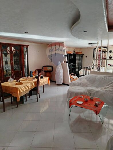 Appartamento con 8 locali in vendita in Via Omero, Gela