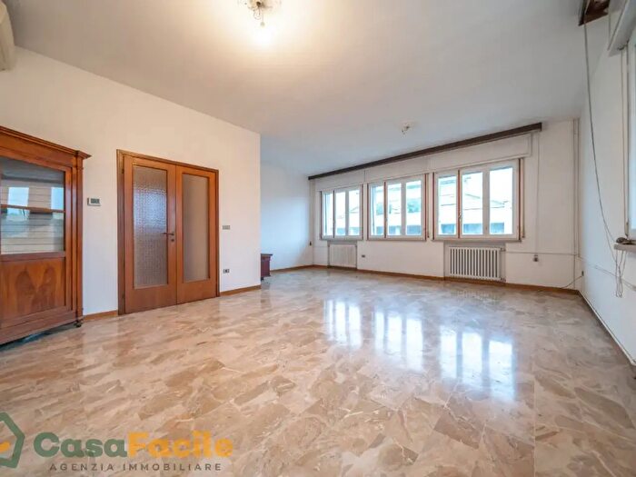 Appartamento con 5 locali in vendita in Corso Camillo Benso Conte di Cavour, Cesena