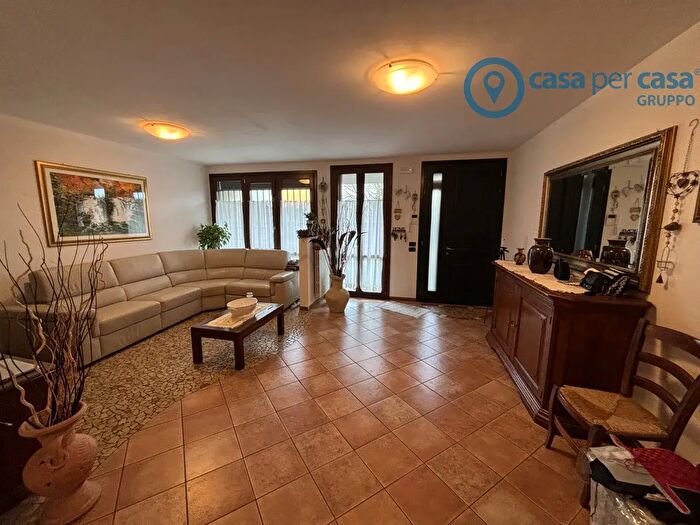 Casa quadrilocale in vendita in Villadose