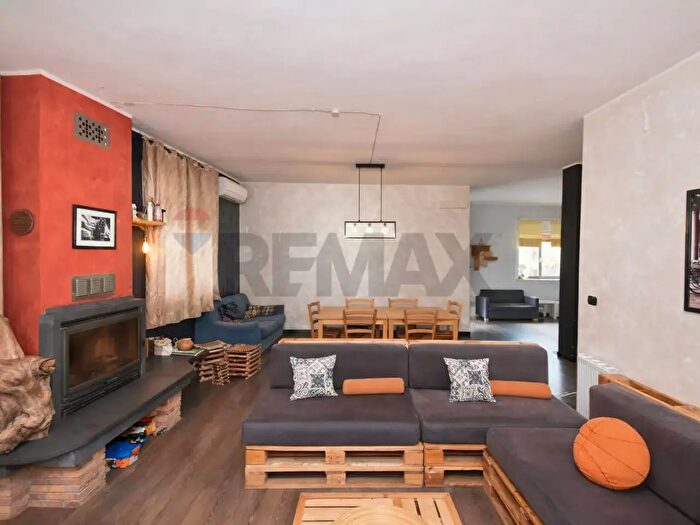 Appartamento con 7 locali in vendita in Via Luigi Orlando, Giarre