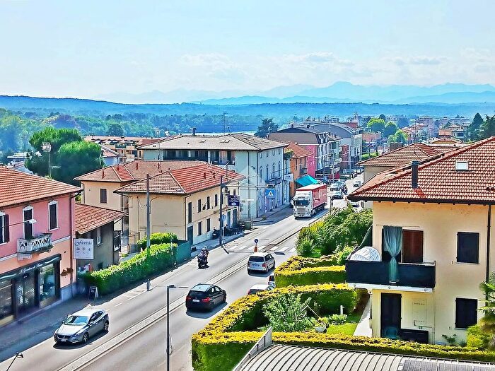 Appartamento trilocale in vendita in Sesto Calende