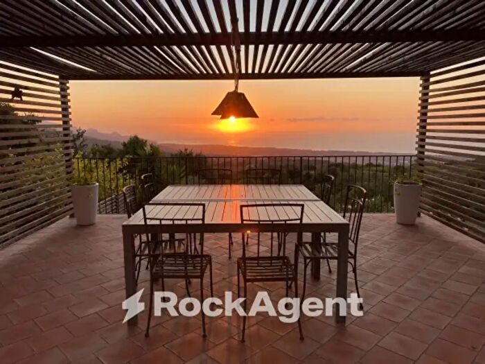 Casa con 6 locali in vendita in Via Millicucco, Piedimonte Etneo