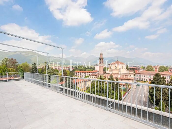 Appartamento trilocale in vendita in Via Silvio Pelico, Bergamo