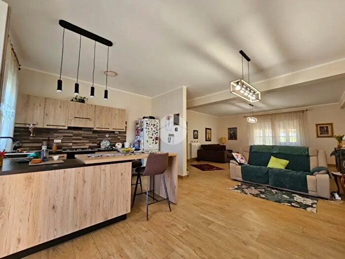 Appartamento con 5 locali in vendita in Via Ester Mazzoleni, Palermo