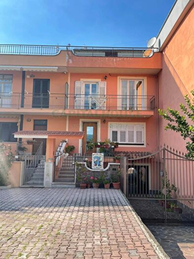 Casa con 5 locali in vendita in Avella