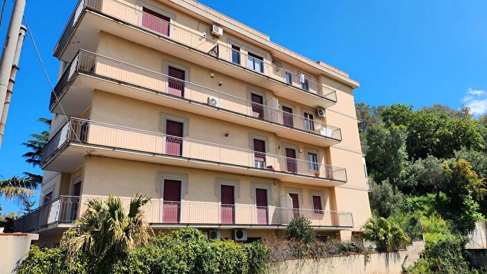 Appartamento trilocale in vendita in Via Longano, Barcellona Pozzo Di Gotto