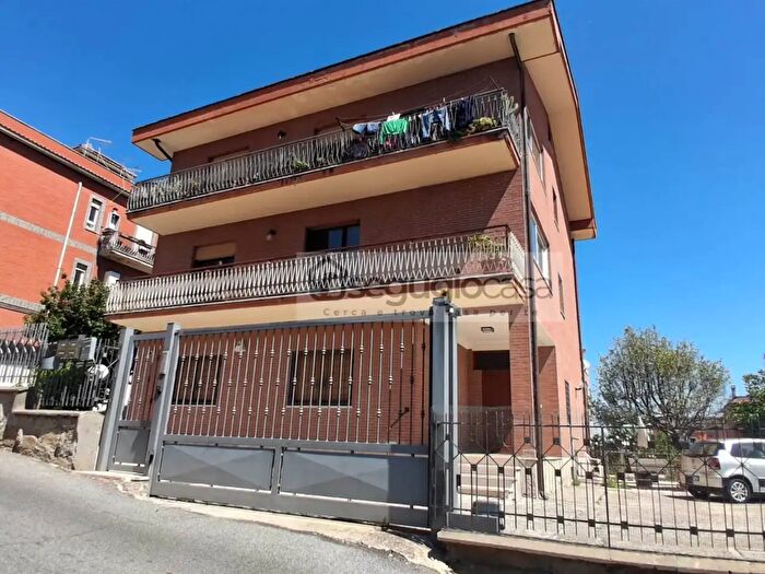 Appartamento trilocale in vendita in Roma