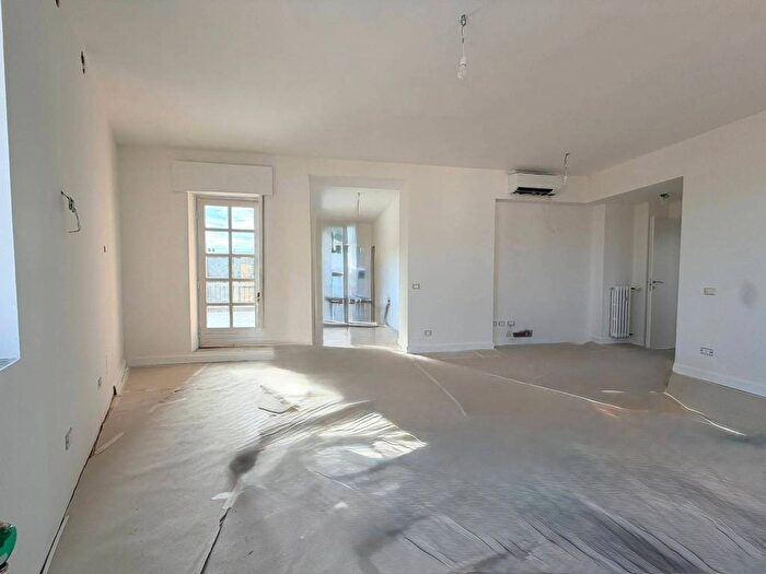 Appartamento quadrilocale in affitto in Via Gerolamo Tiraboschi, Porta Romana Medaglie dOro, Milano