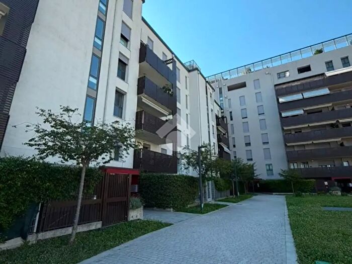 Appartamento quadrilocale in vendita in Via Giacomo Medici del Vascello, Milano