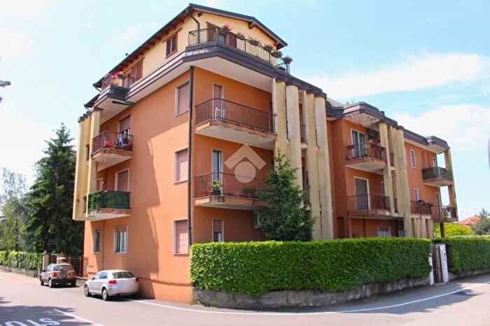 Appartamento trilocale in vendita in Via Varese, Bareggio