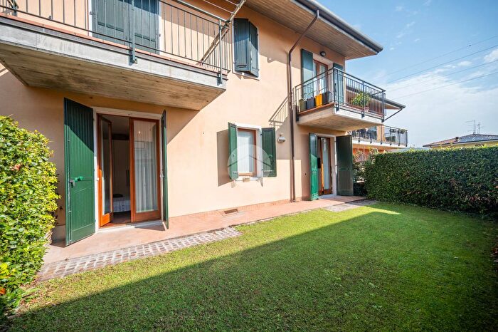 Appartamento bilocale in vendita in Via Mameli, Cavaion Veronese