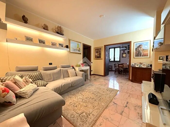 Appartamento trilocale in vendita in Via Magneto, Palazzo Pignano