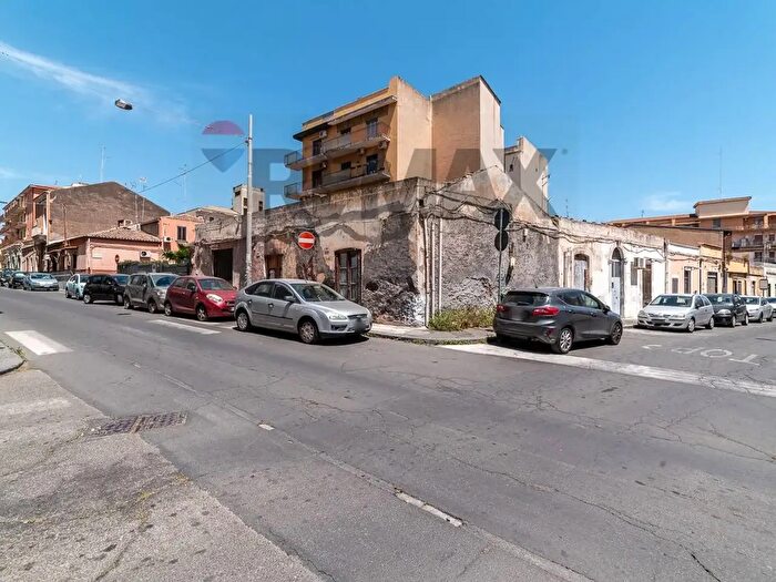 Casa con 5 locali in vendita in Via Regina Bianca, Catania
