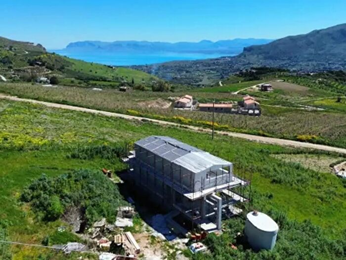 Casa quadrilocale in vendita in Contrada Castello di Badia, Castellammare Del Golfo