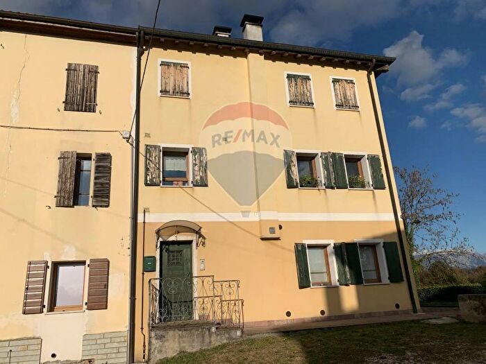 Appartamento con 5 locali in vendita in Via Giamosa, Belluno