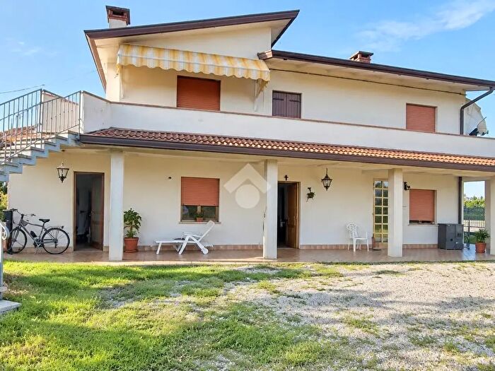 Casa con 5 locali in vendita in Via Volon, Loria