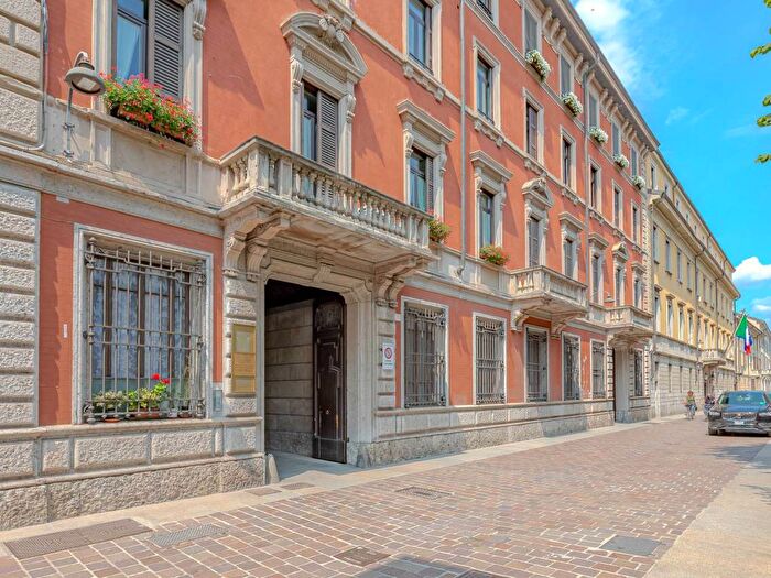 Appartamento bilocale in affitto in Via Alessandro Volta, Centro Storico, Como