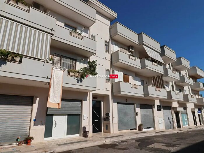 Appartamento quadrilocale in vendita in Via Giulio Cesare Conti, Locorotondo
