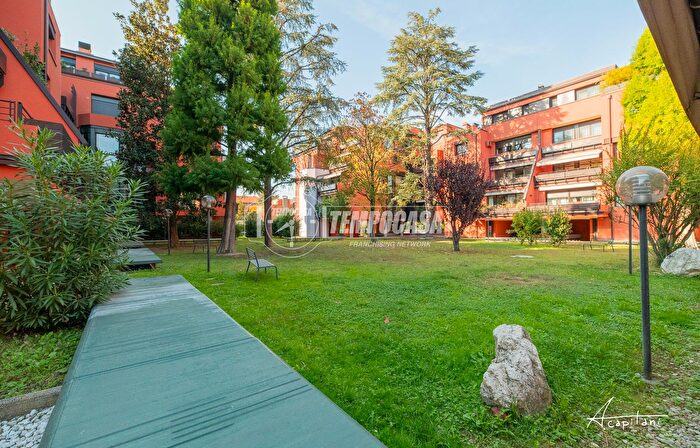 Appartamento trilocale in vendita in Via Panfilo Sassi, Modena