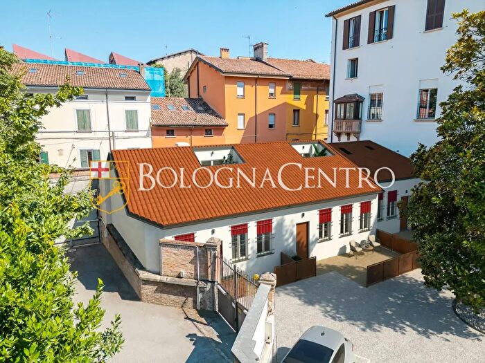 Appartamento quadrilocale in vendita in Via Antonio Bertoloni, Bologna