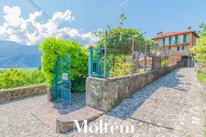 Casa quadrilocale in vendita in Via S Michele, Lierna