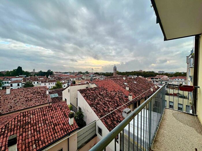 Appartamento con 5 locali in affitto in Corso Milano, Savonarola Ponte Molino, Padova