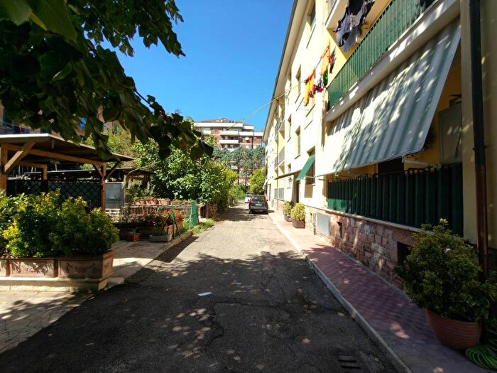 Appartamento trilocale in vendita in Via S Francesco, Bastia, Bastia Umbra