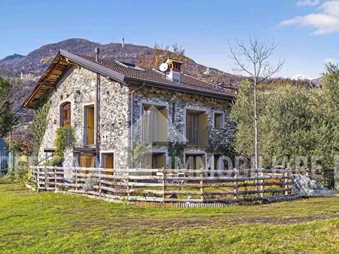 Casa trilocale in vendita in Via alla Poncia, Gravedona ed Uniti