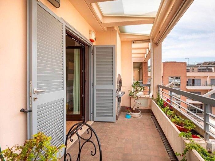 Appartamento trilocale in affitto in Via Appia Nuova, Arco di Travertino, Roma