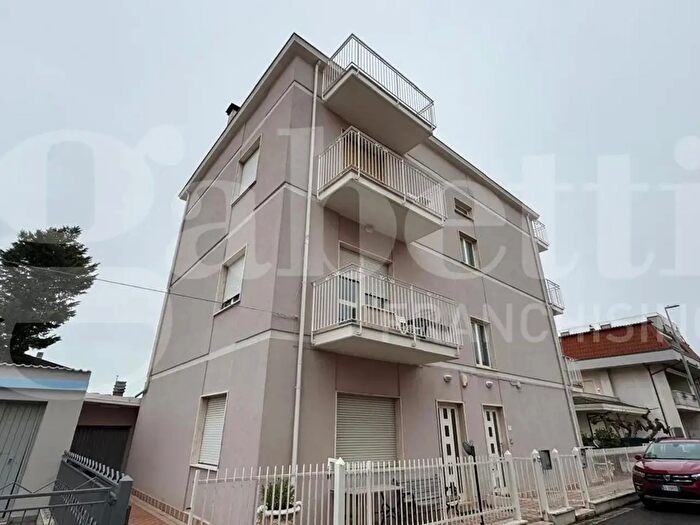Appartamento con 5 locali in vendita in Via Pisa, Giulianova