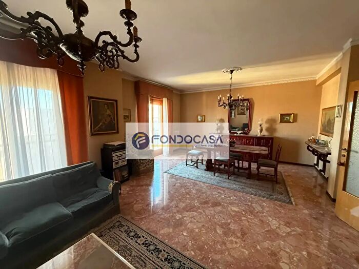 Appartamento con 5 locali in vendita in Via Leuca, Lecce